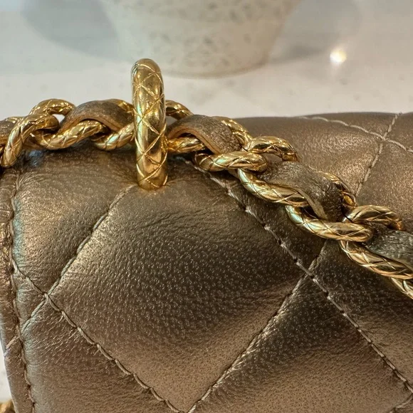 Rare CHANEL Mini Quilted Flap Bag - Picture 4 of 14